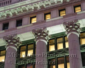 Photograph of Columns from www.MilwaukeePhotos.com (C) Ian Pritchard